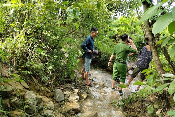 Lào Cai: Lũ cuốn mất tích một trẻ em khi đi chăn trâu - Anh 1