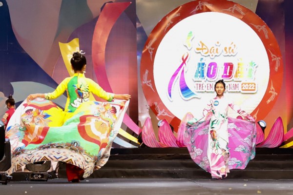 Lễ hội Áo dài trẻ em Việt Nam hướng về nguồn cội - Anh 2