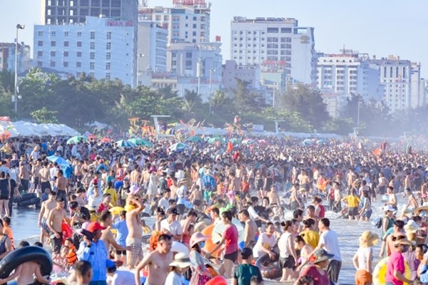 Thanh Hóa đón gần 250 nghìn lượt khách dịp nghỉ lễ Quốc khánh 2.9 - Anh 1