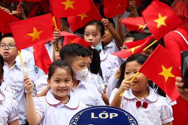Rộn ràng khai giảng năm học mới tại Trường Tiểu học Nghĩa Đô, Cầu Giấy - Anh 1
