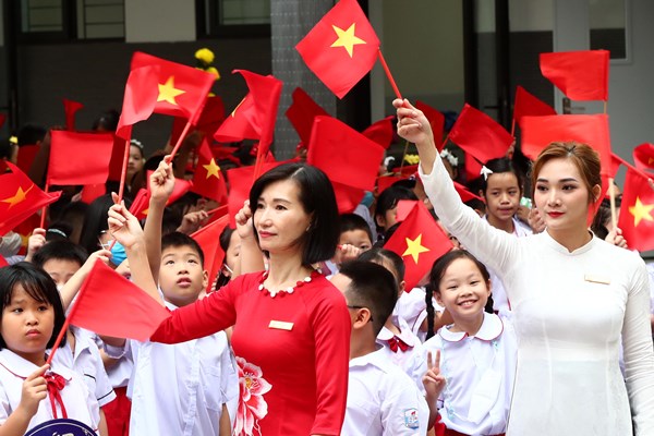Rộn ràng khai giảng năm học mới tại Trường Tiểu học Nghĩa Đô, Cầu Giấy - Anh 2