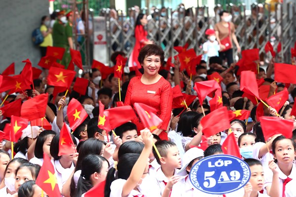 Rộn ràng khai giảng năm học mới tại Trường Tiểu học Nghĩa Đô, Cầu Giấy - Anh 3