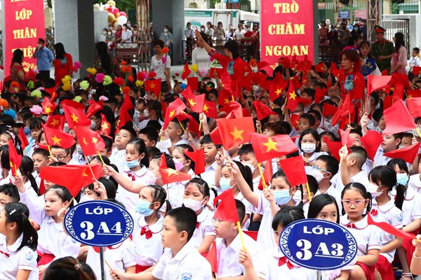 Rộn ràng khai giảng năm học mới tại Trường Tiểu học Nghĩa Đô, Cầu Giấy - Anh 11