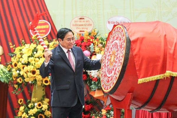 Tưng bừng lễ khai giảng năm học mới - Anh 2