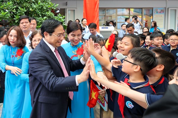 Tưng bừng lễ khai giảng năm học mới - Anh 3