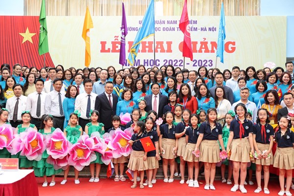 Tưng bừng lễ khai giảng năm học mới - Anh 4