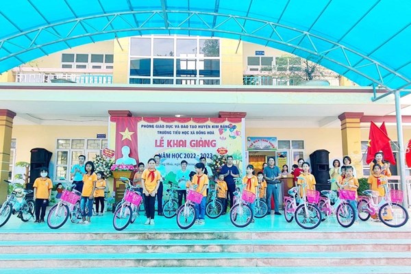 Tưng bừng lễ khai giảng năm học mới - Anh 8