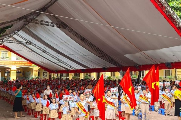 Tưng bừng lễ khai giảng năm học mới - Anh 9