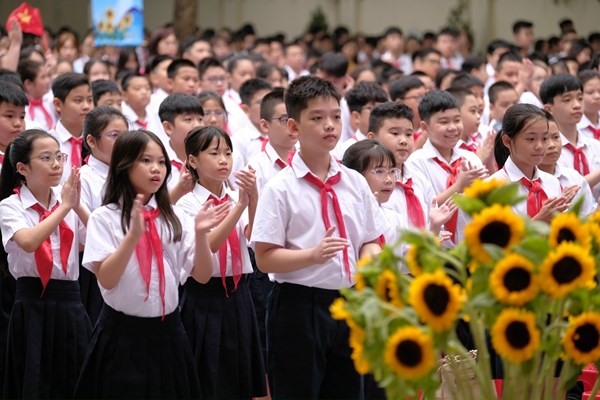 Tưng bừng lễ khai giảng năm học mới - Anh 5