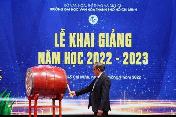 Trường ĐH Văn hóa TP.HCM khai giảng và đón nhận nhiều phần thưởng cao quý - Anh 2