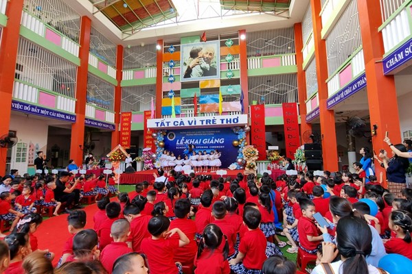 Quảng Ngãi: Khai giảng năm học mới diễn ra an toàn, vui tươi - Anh 3