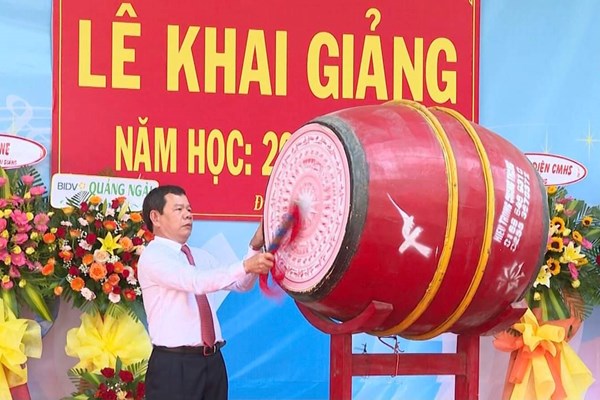 Quảng Ngãi: Khai giảng năm học mới diễn ra an toàn, vui tươi - Anh 1