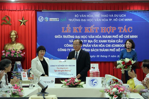Trường ĐH Văn hoá TP.HCM ký kết hợp tác với các doanh nghiệp trong lĩnh vực xuất bản - Anh 2