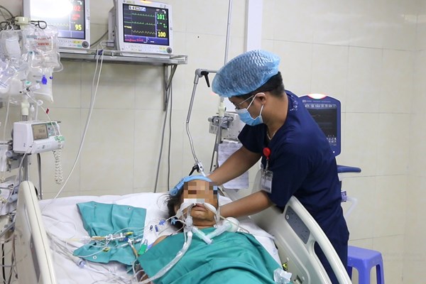 Điều trị sốc tim bằng kỹ thuật ECMO - Anh 1