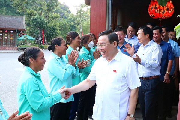 Chủ tịch Quốc hội Vương Đình Huệ thăm khu du lịch sinh thái Tràng An - Anh 2