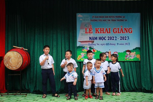 Năm học mới nơi đầu sóng ngọn gió - Anh 1