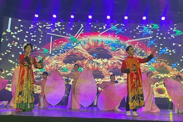 Thấy gì từ liên hoan Đờn ca tài tử ở một địa phương? - Anh 1