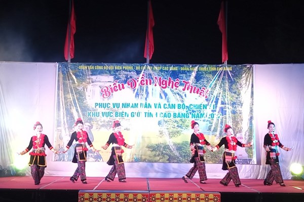 Biểu diễn nghệ thuật phục vụ chiến sĩ, nhân dân vùng biên tỉnh Cao Bằng - Anh 2
