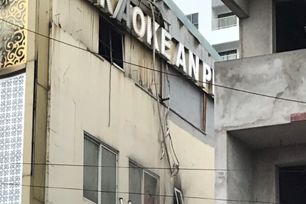 Cháy quán karaoke tại Bình Dương: Đã có 13 người tử vong - Anh 5