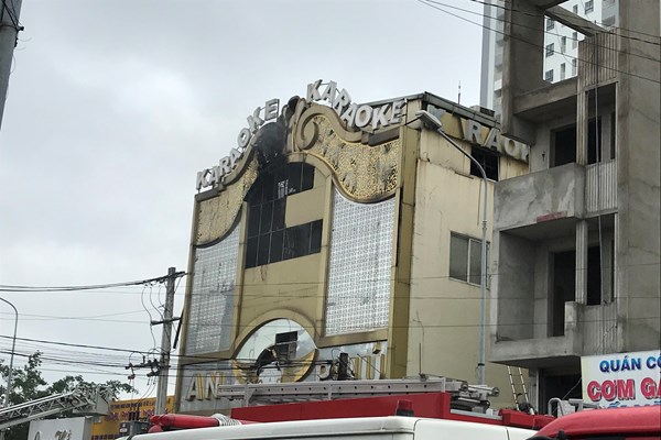 Tìm thêm 9 thi thể, đã có 23 người tử vong trong vụ cháy quán karaoke tại Bình Dương - Anh 1