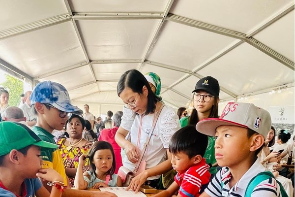 Nỗ lực quảng bá văn hoá Việt tại Pháp - Anh 4