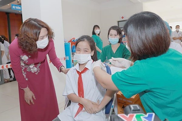 Hưởng ứng chiến dịch tiêm chủng vắc xin phòng Covid-19 