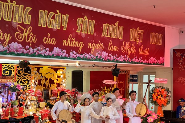TP.HCM: Nghệ sĩ tề tựu ngày giỗ Tổ sân khấu - Anh 1
