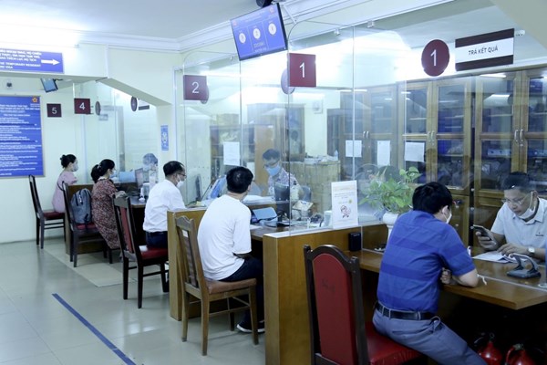 Bộ Ngoại giao triển khai hàng loạt các biện pháp quyết liệt cho người dân làm thủ tục lãnh sự - Anh 1