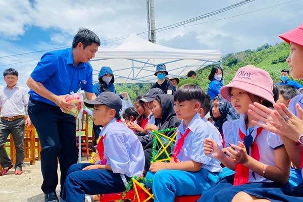 Quảng Ngãi: Ấm áp trung thu dành cho thiếu nhi - Anh 5