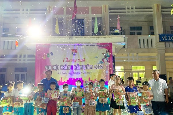 Quảng Ngãi: Ấm áp trung thu dành cho thiếu nhi - Anh 6