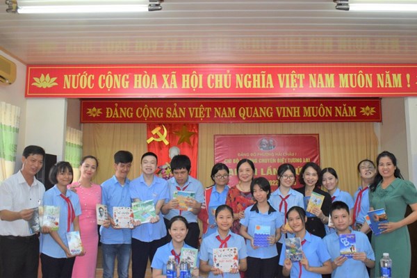 Nhiều hoạt động phát triển văn hóa đọc cho thiếu nhi nhân dịp Tết Trung thu - Anh 2