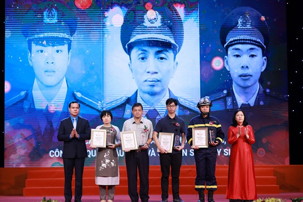Vinh quang Việt Nam 2022: Tôn vinh 7 tập thể, 6 cá nhân tiêu biểu - Anh 6
