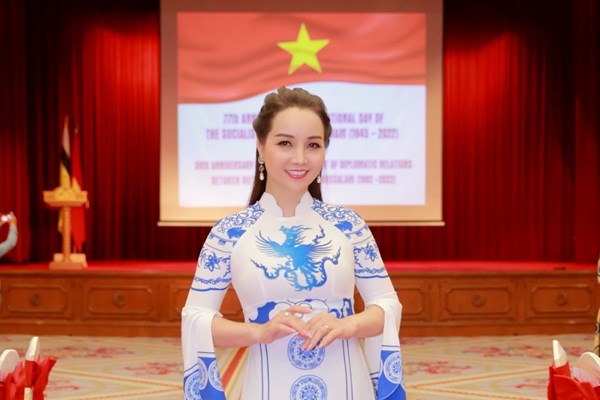 "Hoàng Thành Thăng Long - Dấu ấn Vàng Son": Lan tỏa giá trị áo dài Việt tới bạn bè quốc tế - ảnh 6