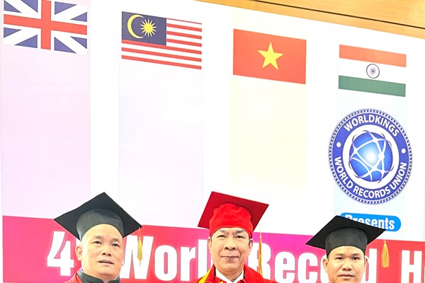 Gốm Đất Việt được vinh danh tại chương trình “Hội ngộ Kỷ lục Thế giới lần thứ 4” - Anh 2