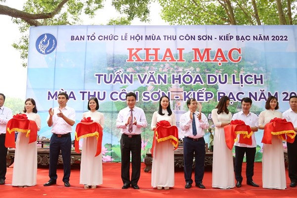Khai mạc Tuần văn hoá du lịch mùa thu Côn Sơn - Kiếp Bạc - Anh 1