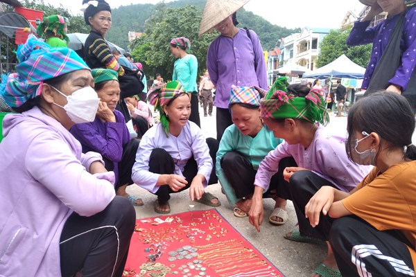Bản sắc văn hóa độc đáo chợ tình Phong Lưu Bảo Lạc - Anh 8