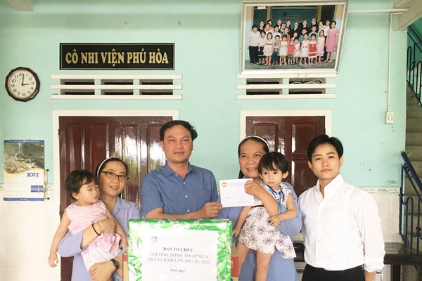 Ấm áp yêu thương ở cô nhi viện Phú Hòa - Anh 1