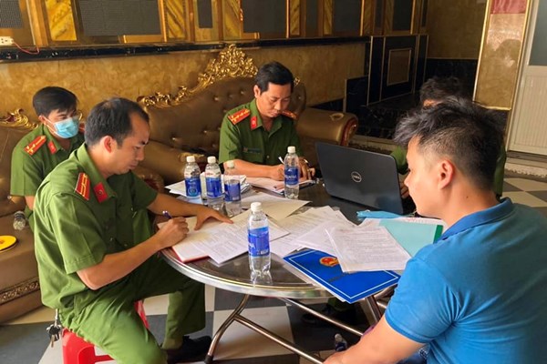 Công an Bình Dương xử phạt hành chính 70 cơ sở chưa đảm bảo an toàn PCCC - Anh 1