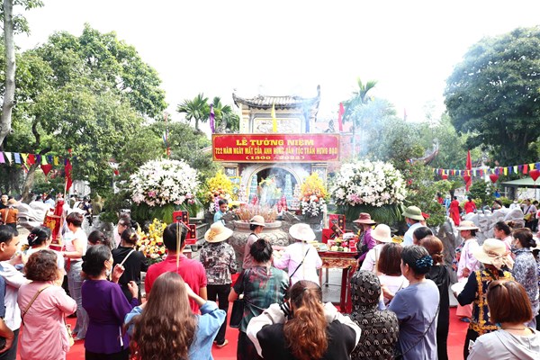 Hàng vạn du khách dự Lễ khai hội mùa thu Côn Sơn - Kiếp Bạc 2022 - Anh 1