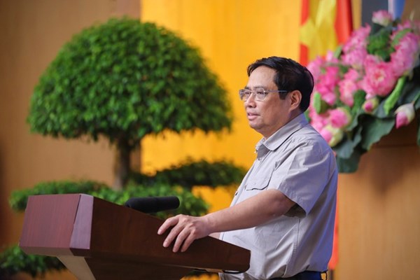 Thủ tướng​​​​​​​: Không để thiếu thuốc, sinh phẩm, vật tư y tế kéo dài - Anh 1