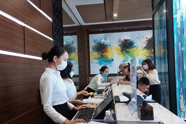 Đà Nẵng: Nỗ lực thu hút và giữ chân nguồn nhân lực du lịch có trình độ - Anh 1