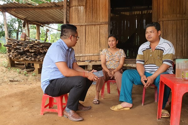 Bị chiếm đoạt hàng trăm triệu đồng, nhiều hộ đồng bào DTTS phải bán rẫy trả nợ ngân hàng - Anh 1
