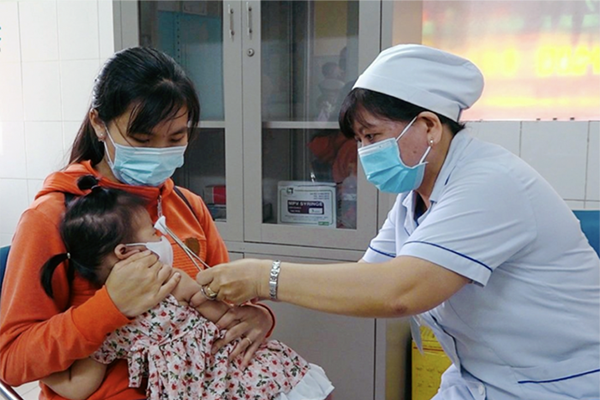 Nguy cơ bùng phát dịch sởi tại TP.HCM rất lớn - Anh 1
