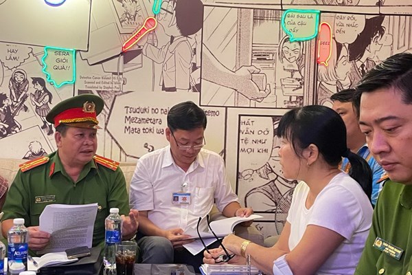 TP.HCM phạt hơn 1,2 tỉ đồng, đình chỉ hoạt động 26 quán bar, karaoke - Anh 1