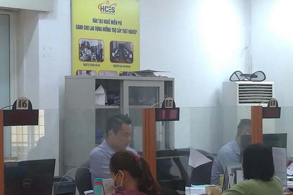 Hơn 365.000 người lao động bị ảnh hưởng bởi dịch được chi trả từ quỹ bảo hiểm thất nghiệp - Anh 1