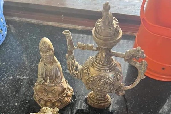 Cảnh giác với nạn lừa bán cổ vật giả, chiếm đoạt tài sản - Anh 1