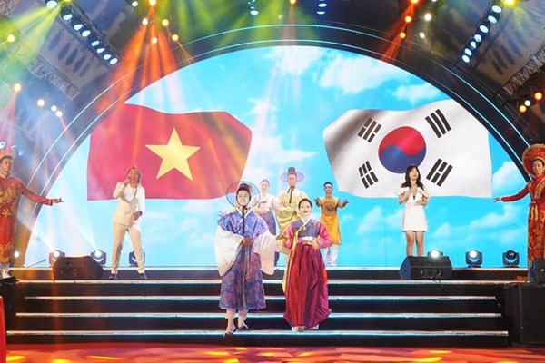 Giao lưu nghệ thuật kỷ niệm 30 năm thiết lập quan hệ Việt Nam-Hàn Quốc - Anh 1