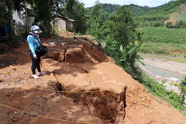 Quảng Ngãi: Đảm bảo an toàn cho người dân miền núi trước mùa mưa lũ - Anh 1