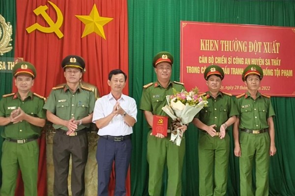 Khen thưởng đột xuất Công an huyện Sa Thầy - Anh 1