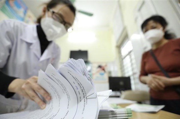 Nhiều cán bộ, công chức, viên chức nghỉ việc : Cần có chính sách thu hút, trọng dụng nhân tài - Anh 1